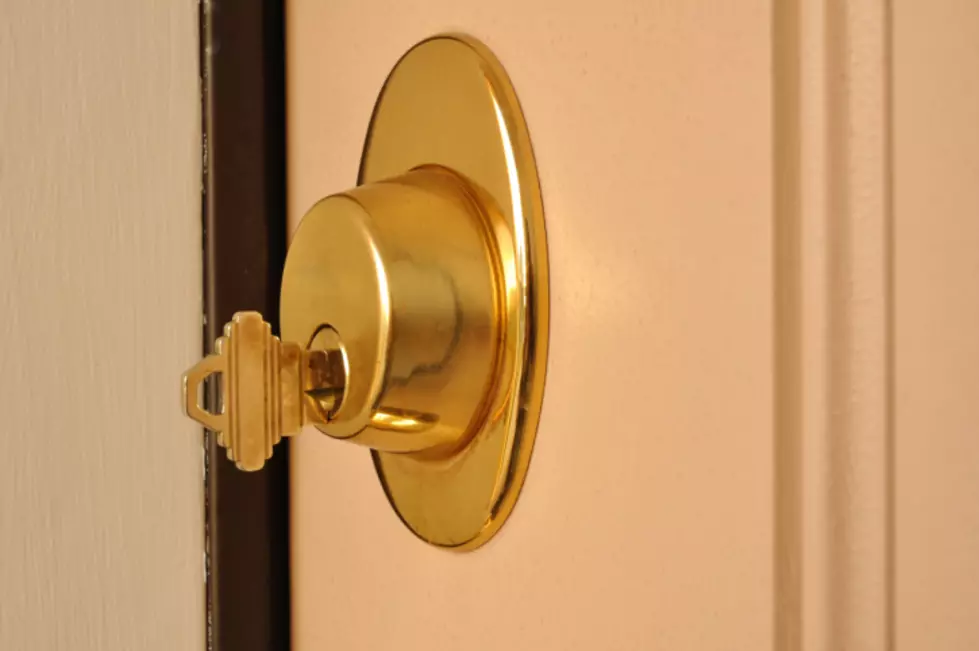 This Guy Keeps A Key Under His Welcome Mat For The Strangest Reason